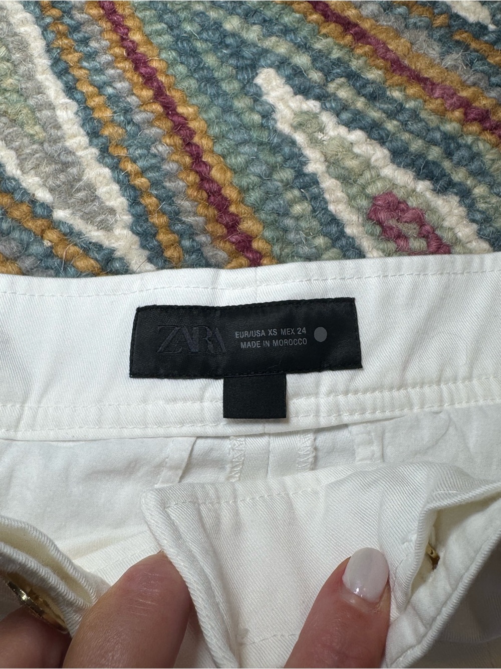 ▫️⚪️ Zara White High-Waist Capri Culottes with Gold‎ Button Detail ⚪️▫️ - Picture 5 of 7